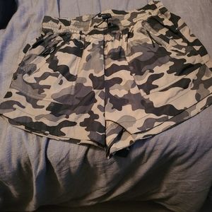 Zara camo shorts size medium